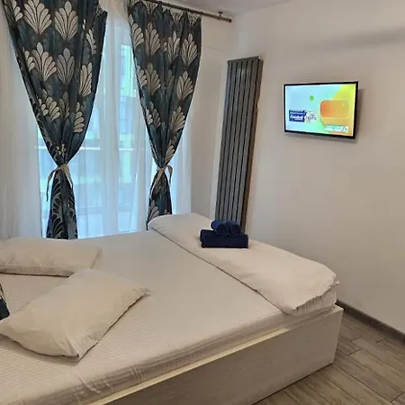 Apartment Azizi Pool & Navodari