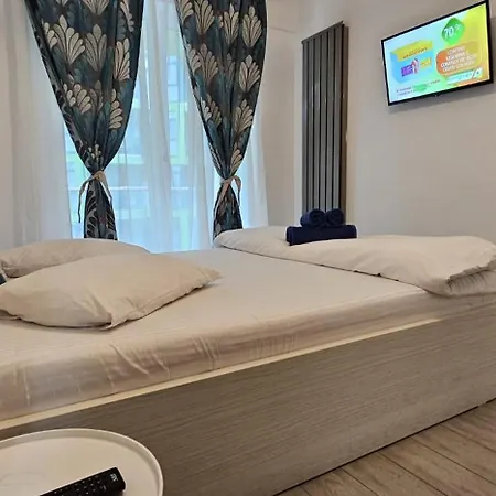 Apartment Azizi Pool & *