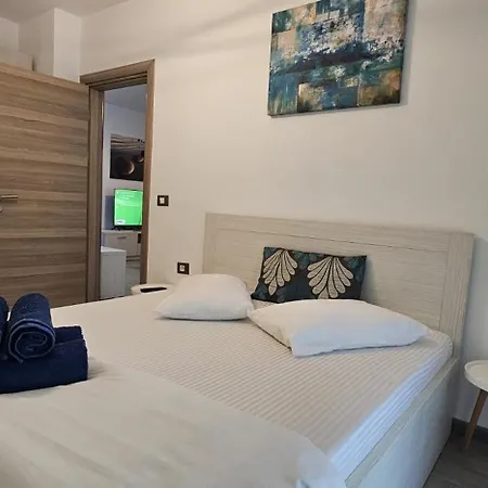 Apartment Azizi Pool & Navodari