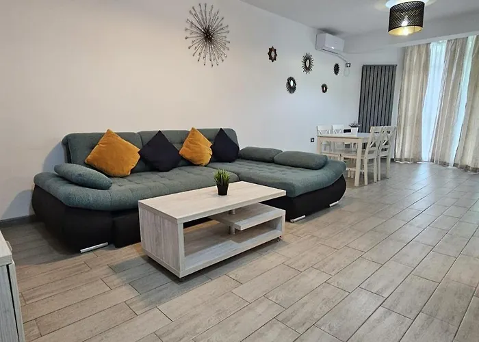 Apartment Azizi Pool &