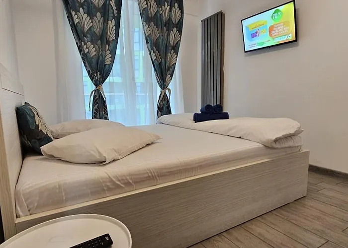 Apartment Azizi Pool & *